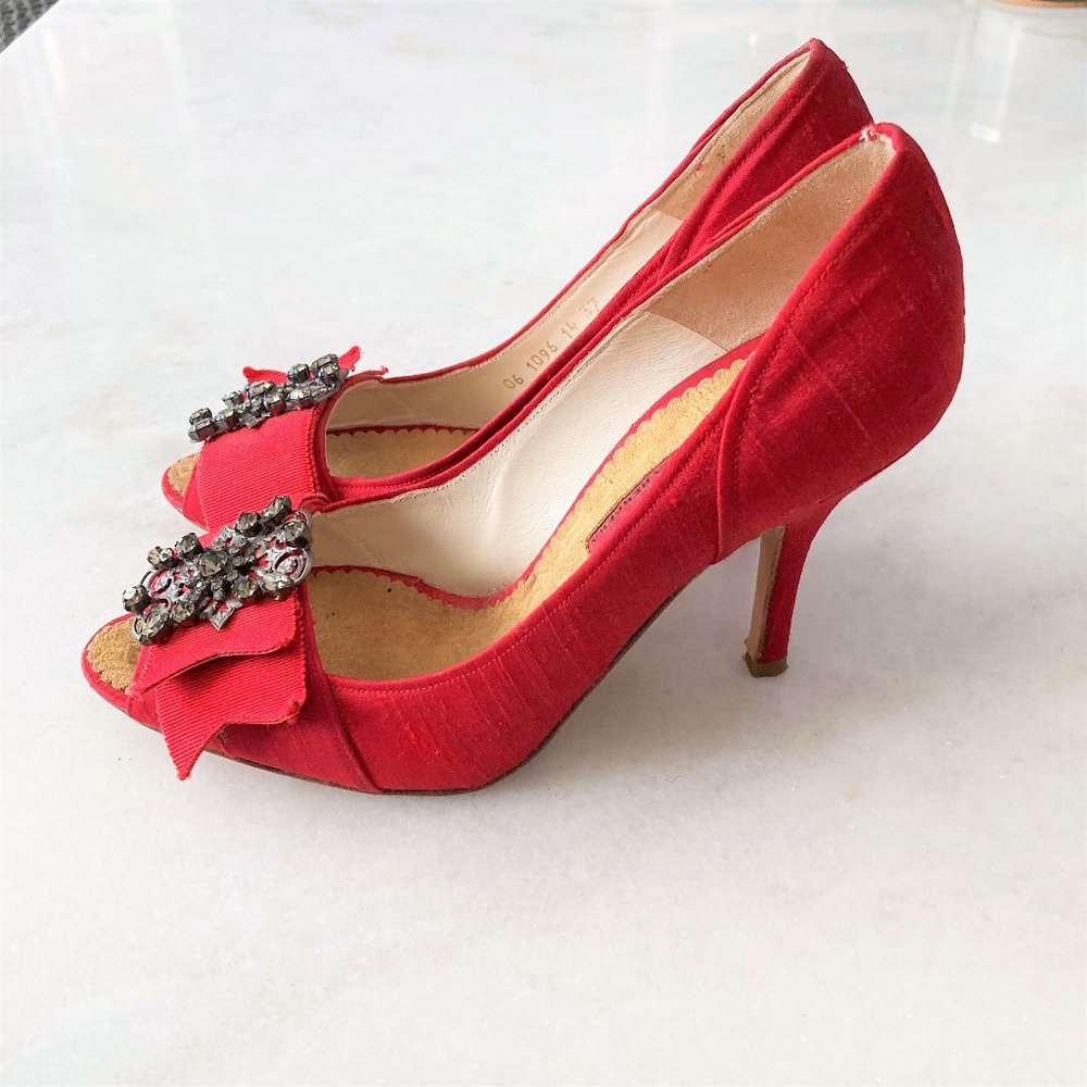 Carolina Herrera red pumps / high heel shoes, peep toe, jewelled buckles, ribbon